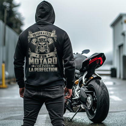 Passer à côte d'un motard c'est frôler la perfection