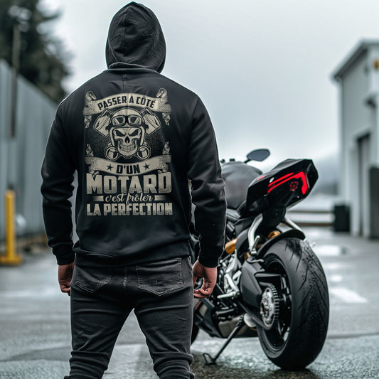 Passer à côte d'un motard c'est frôler la perfection