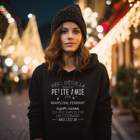 Petite amie d'un Maréchal ferrant connard