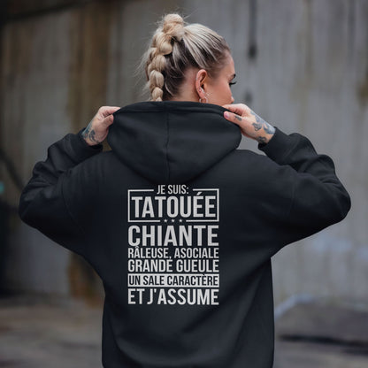 Je suis tatouée, chiante, râleuse, asociale, grande gueule, un sale caractère et j'assume