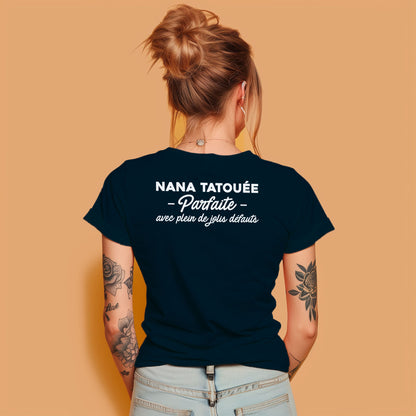 Nana tatouée parfaite avec plein de jolis défauts