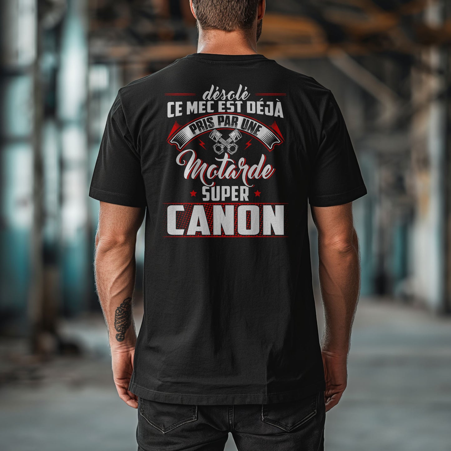 Désolé ce mec est déjà pris par une motarde super canon