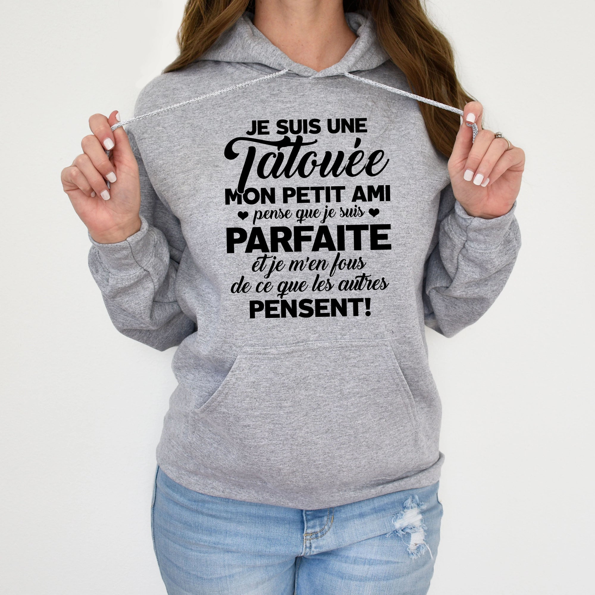 Je suis une tatouée, mon petit ami pense que je suis parfaite et je m'en fous de ce que les autres pensent