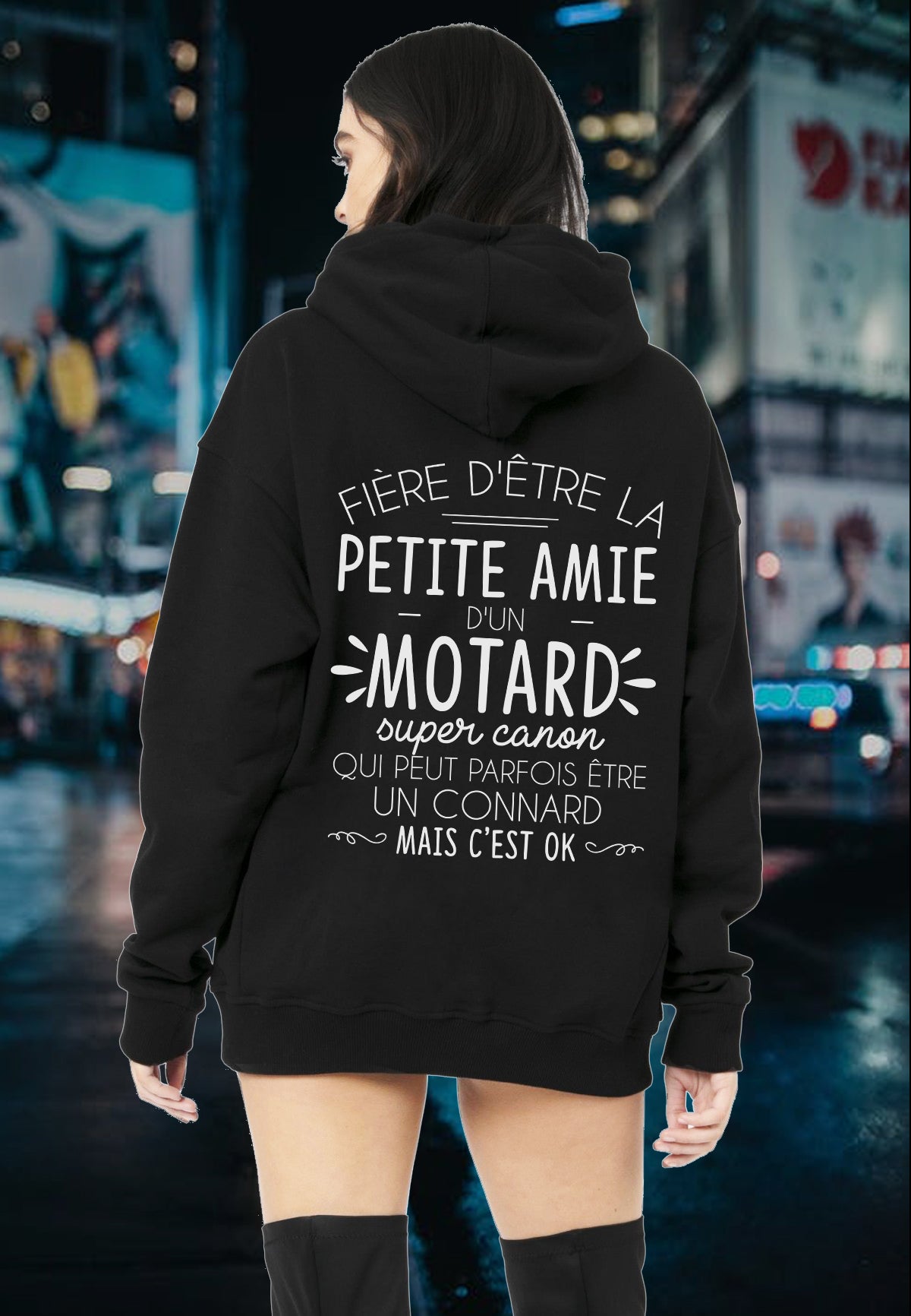 Fière d'être la petite amie d'un motard super canon qui peut parfois être un connard mais c'est OK