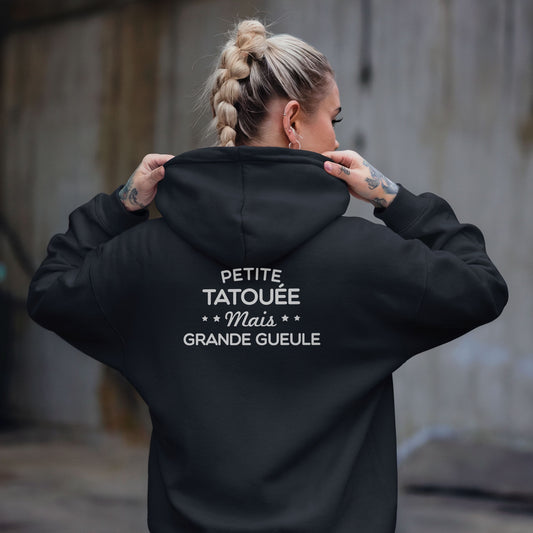 Petite tatouée mais grande gueule