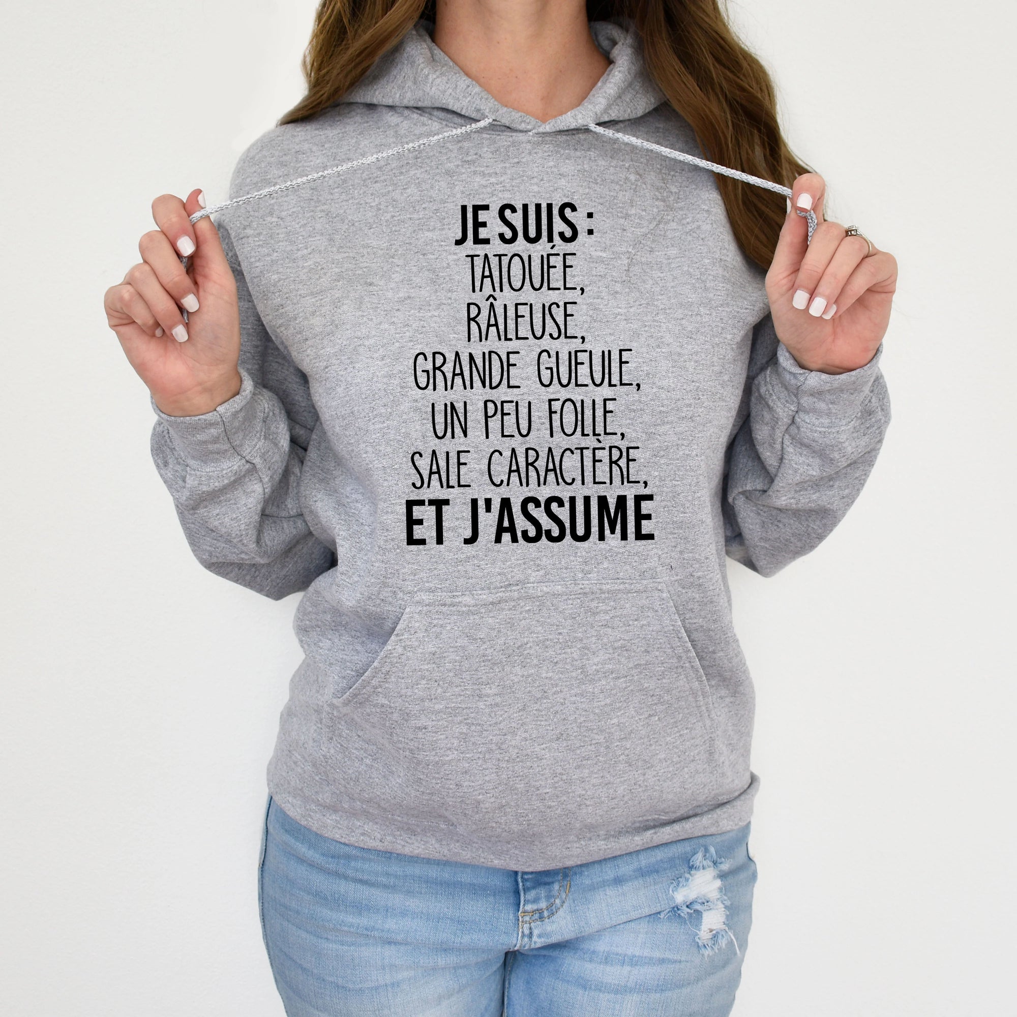 Je suis tatouée, râleuse, grande gueule, un peu folle, sale caractère et j'assume