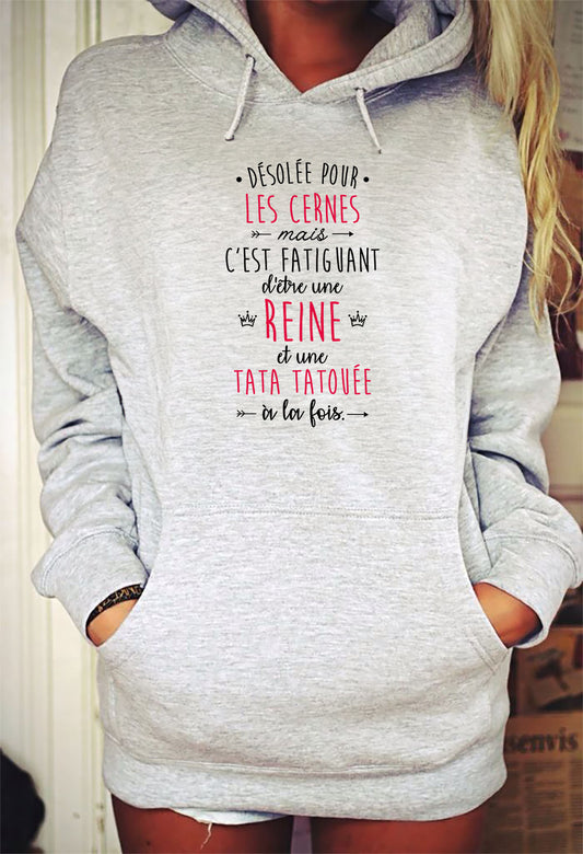 Désolée pour les cernes mais c'est fatiguant d'être une reine et une tata tatouée à la fois