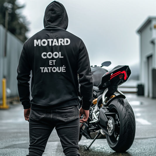Motard cool et tatoué
