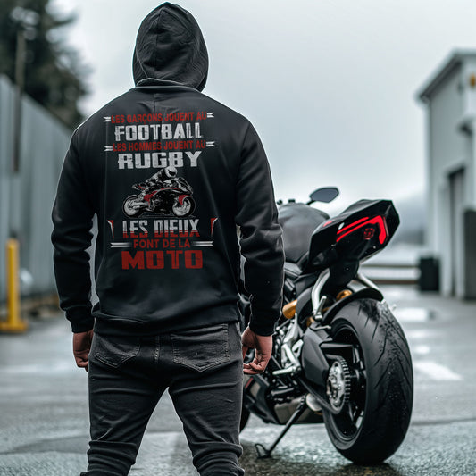 Les garcons jouent au football, les hommes jouent au rugby et les dieux font de la moto