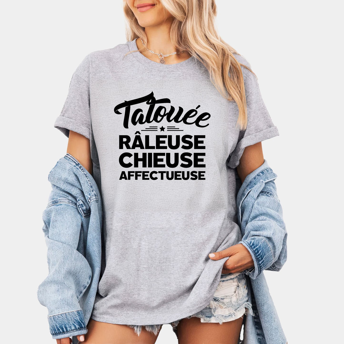 Tatouée, râleuse, chieuse, affectueuse