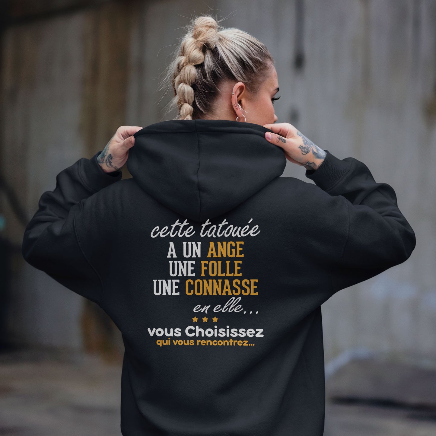 Cette tatouée a un ange une folle une connasse en elle, vous choisissez qui vous rencontrez