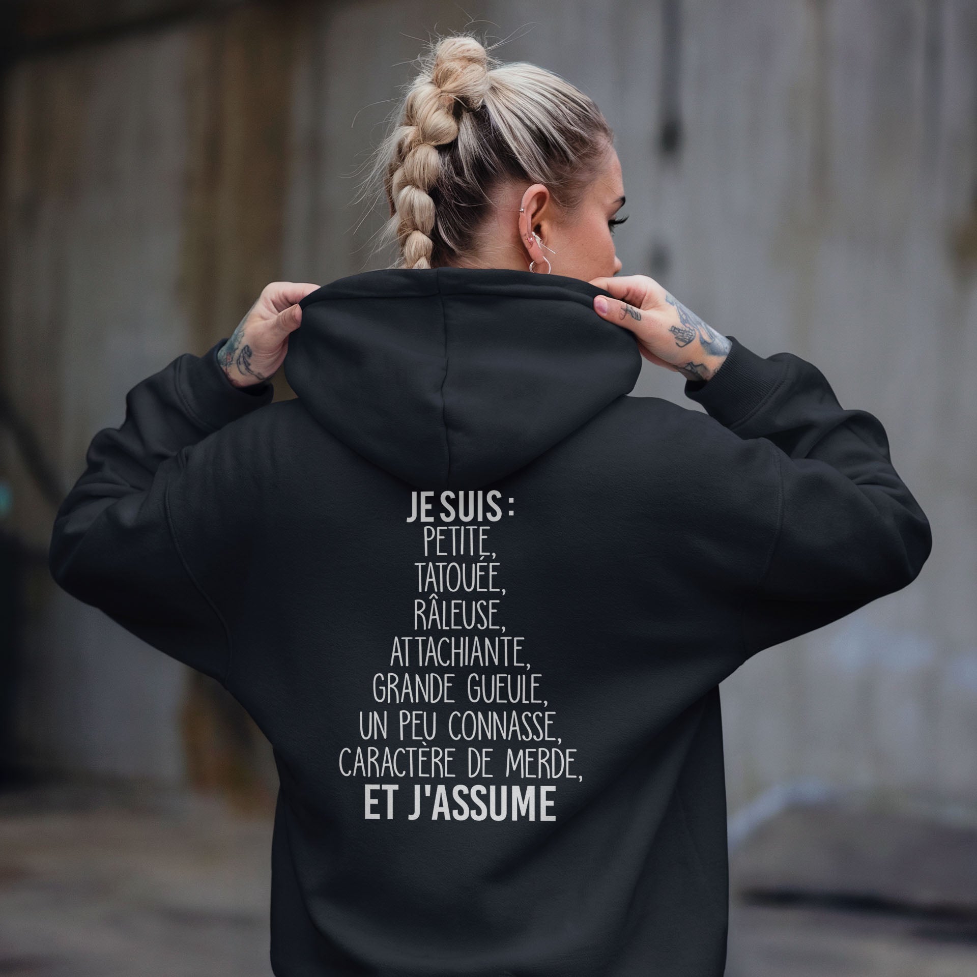 Je suis petite, tatouée, râleuse, attachiante, grande gueule, un peu connasse et j'assume