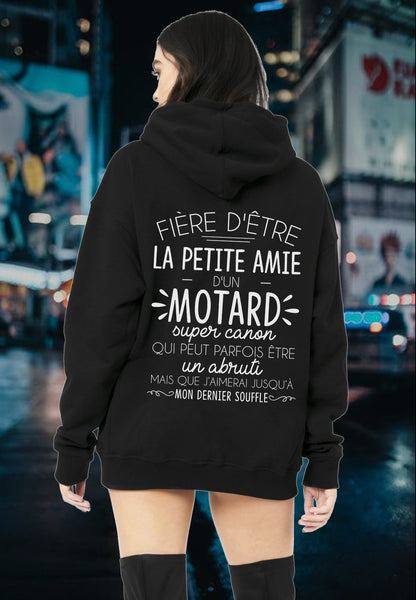 Fière d'être la petite amie d'un motard super canon qui peut parfois être un abruti mais que j'aimerai jusqu'à mon dernier souffle