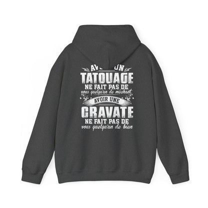 Avoir un tatouage ne fait pas de vous quelqu'un de méchant avoir une cravate ne fait pas de vous quelqu'un de bien
