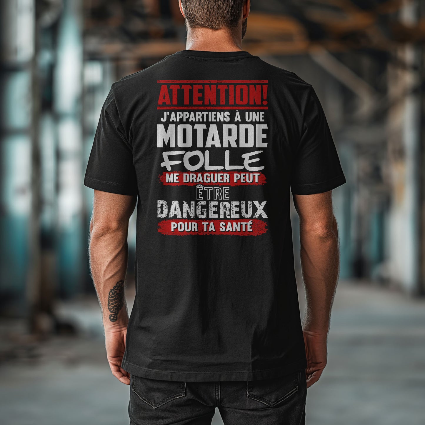 J’appartiens à une motarde folle me draguer peut être dangereux pour ta santé