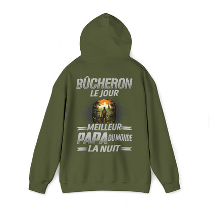Bûcheron le jour, papa la nuit