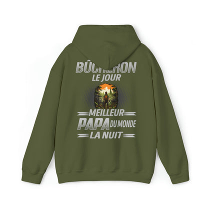 Bûcheron le jour, papa la nuit