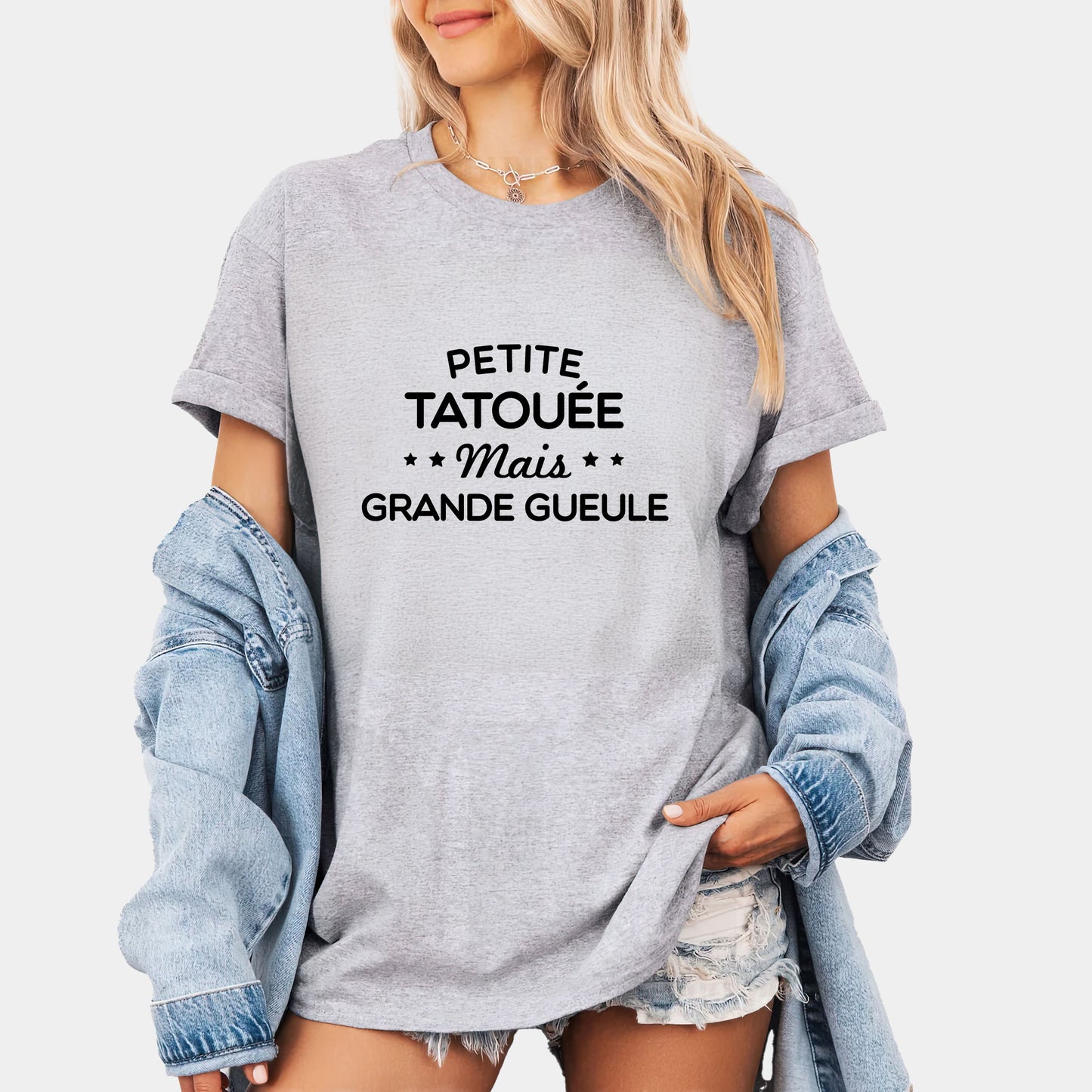 Petite tatouée mais grande gueule
