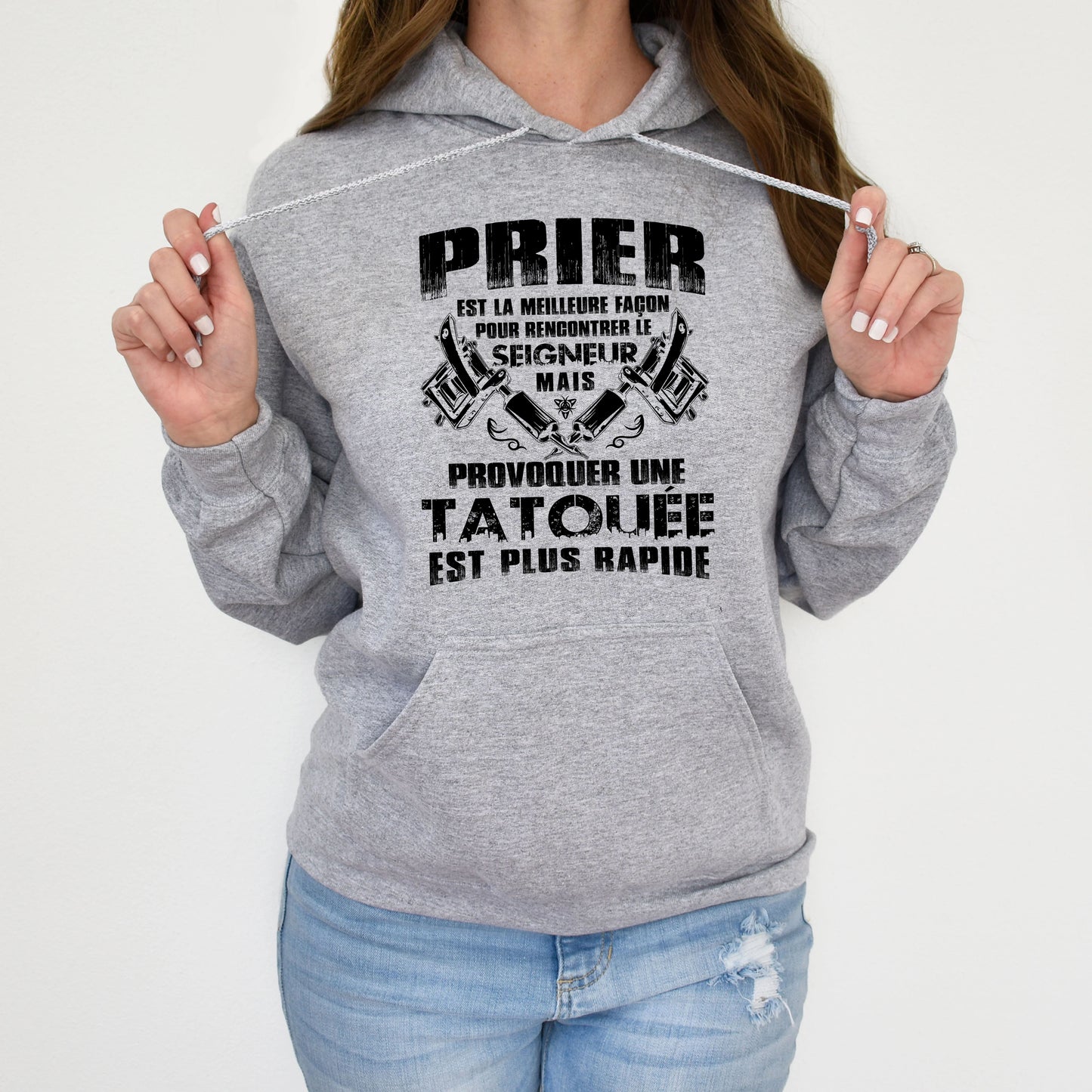 Prier est la meilleure façon pour recontrer le seigneur mais provoquer une tatouée est plus rapide