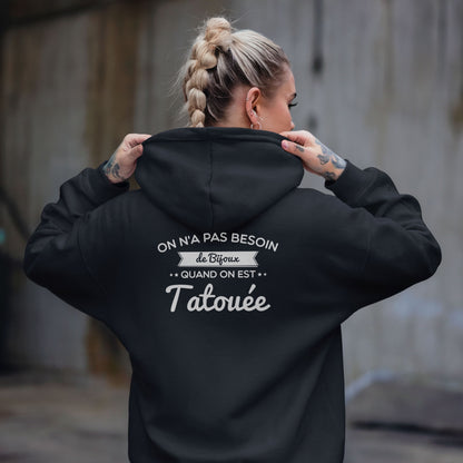 On n'a pas besoin de bijoux quand on est tatouée