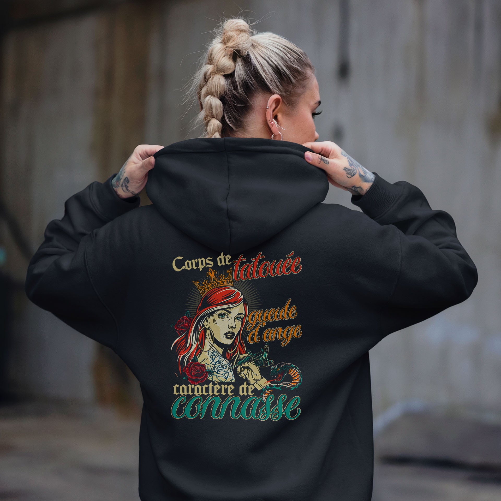 Corps de tatouée, gueule d’ange, caractère de connasse