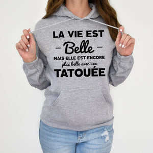 La vie est belle mais elle est encore plus belle avec une tatouée