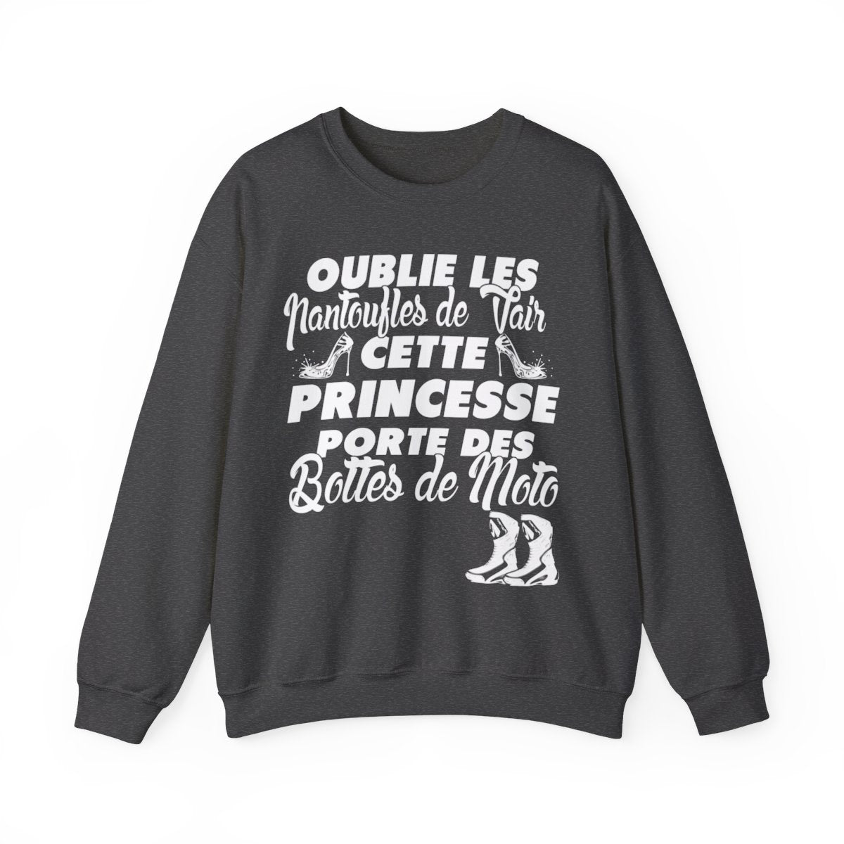 Cette princesse porte des bottes de moto