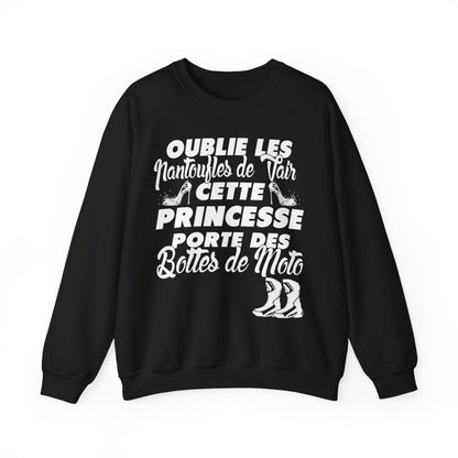 Cette princesse porte des bottes de moto