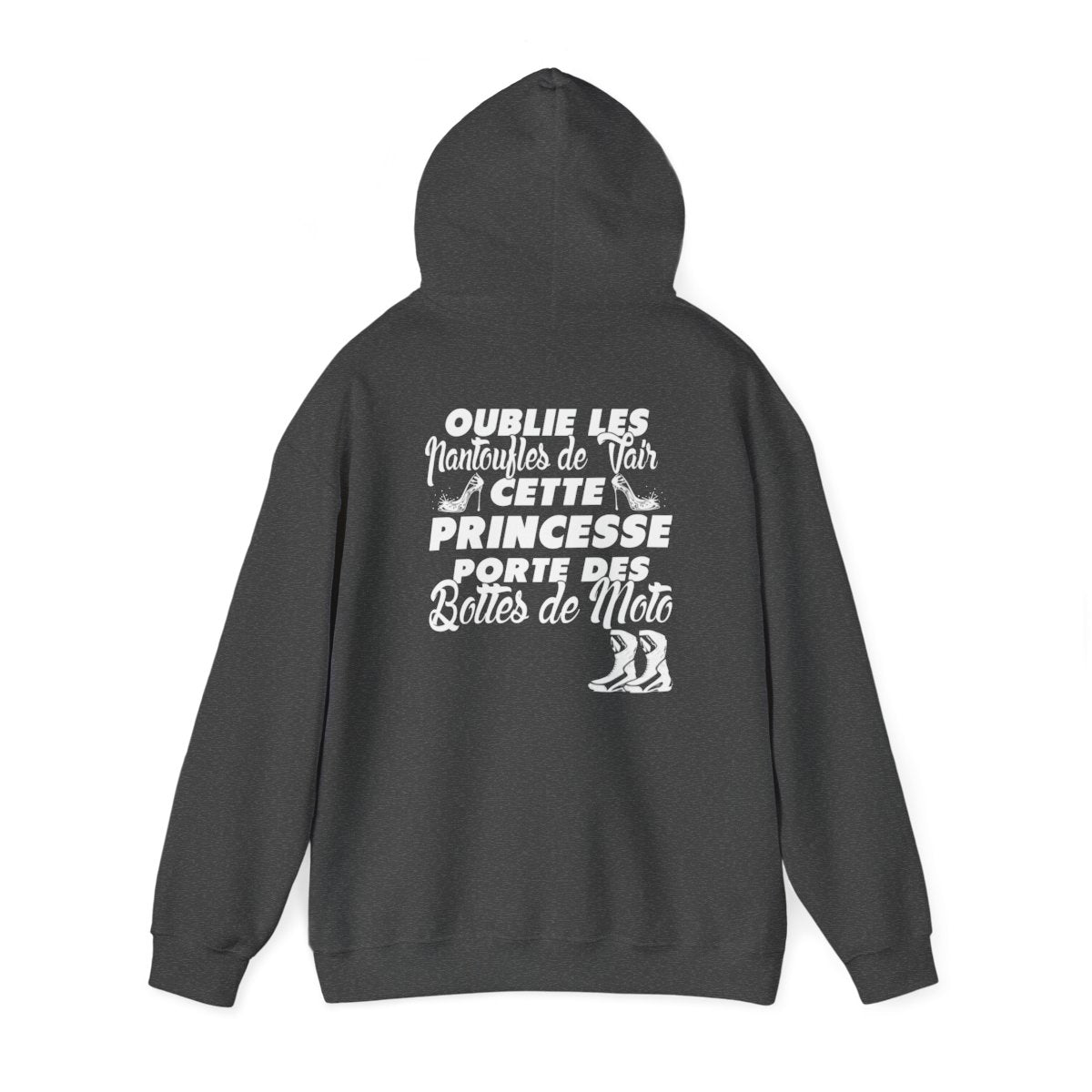 Cette princesse porte des bottes de moto