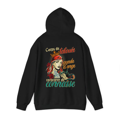 Corps de tatouée, gueule d’ange, caractère de connasse