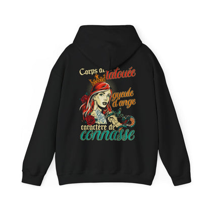 Corps de tatouée, gueule d’ange, caractère de connasse