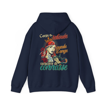 Corps de tatouée, gueule d’ange, caractère de connasse