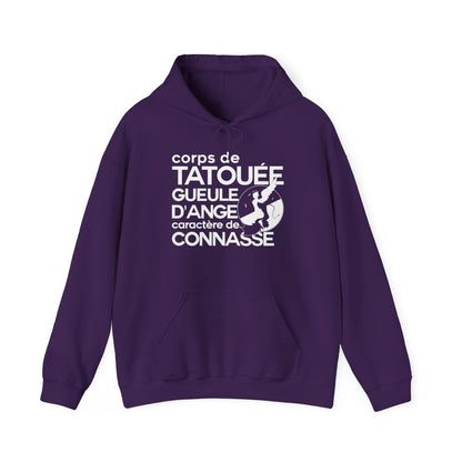 Corps de tatouée, gueule d’ange, caractère de connasse