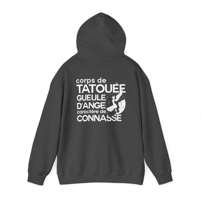 Corps de tatouée, gueule d’ange, caractère de connasse