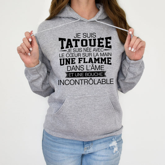 Je suis tatouée, je suis née avec le coeur sur la main une flamme dans l'âme et une bouche incontrôlable