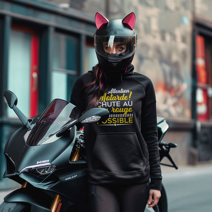 Attention motarde ! Chute au feu rouge possible