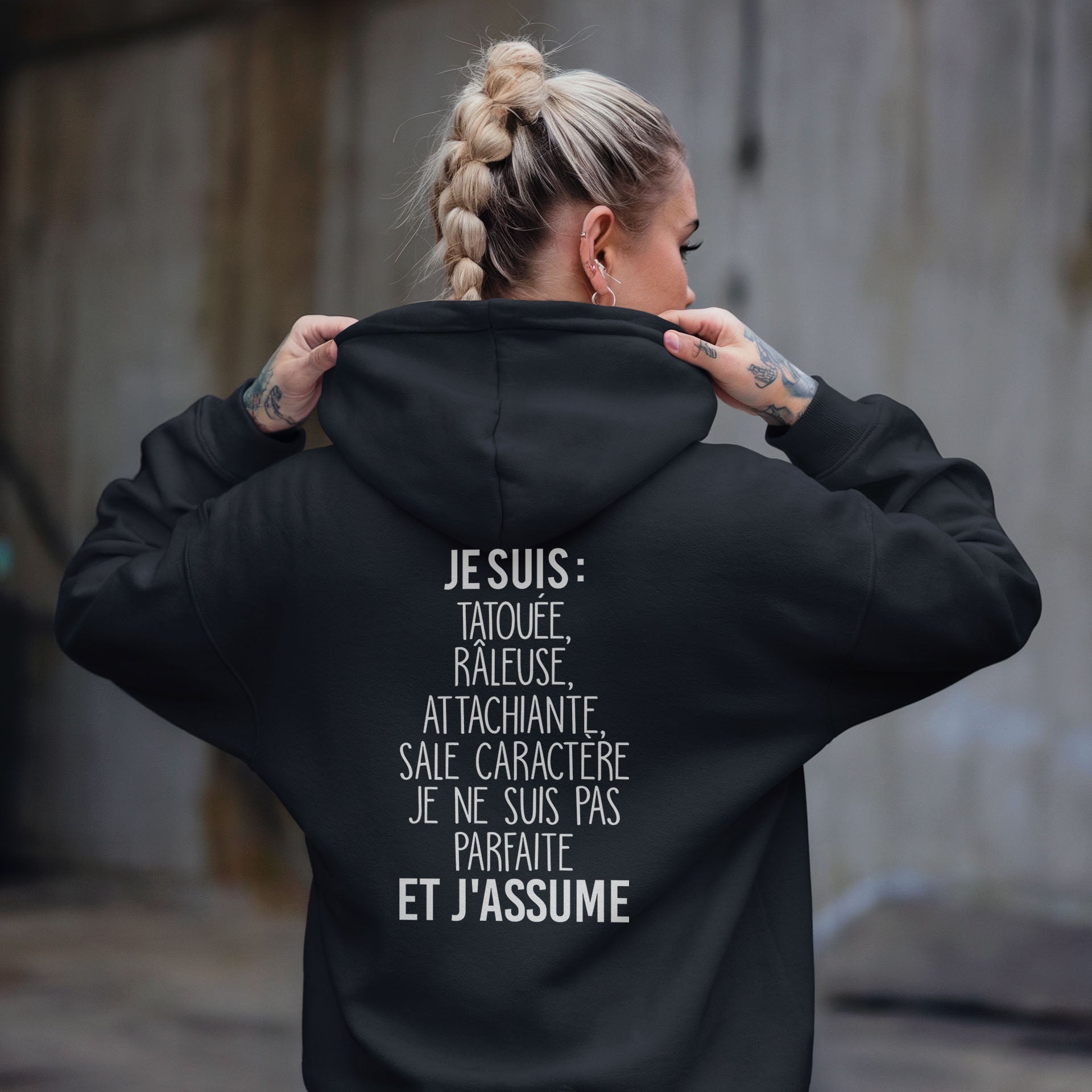 Je suis tatouée, râleuse, attachiante, sale caractère je ne suis pas parfaite et j'assume