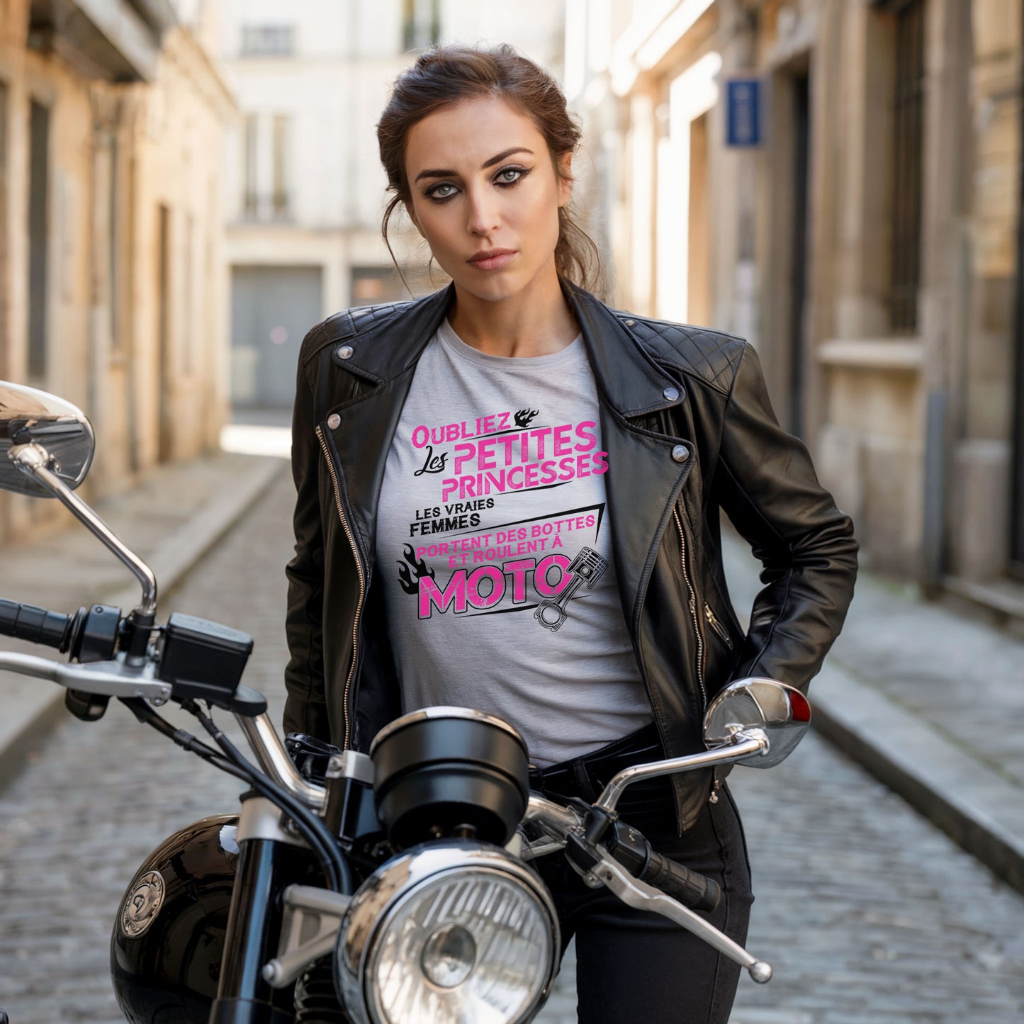 Les vraies femmes portent des bottes et roulent à moto