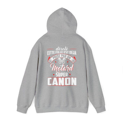 Désolé cette fille est déjà prise par un mec motard super canon