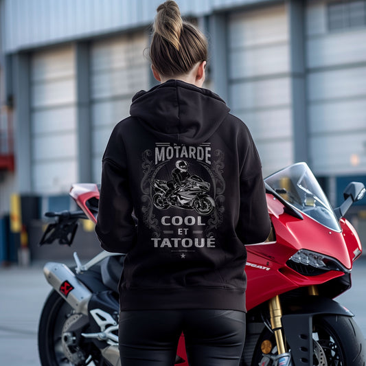 Motarde Cool et Tatoué