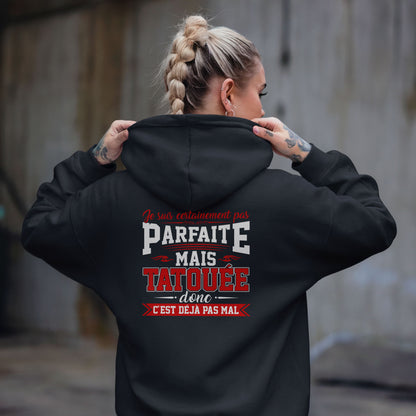 Je suis certainement pas parfaite mais tatouée donc c'est déjà pas mal