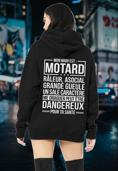 Mon mari est motard, râleur, asocial, grande gueule, un sale caractère, me draguer peut d'être dangereux pour ta santé