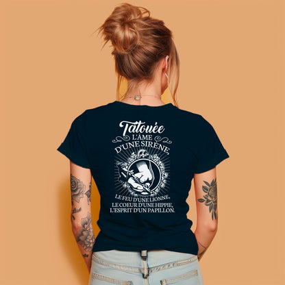 Tatouée l'âme d'une sirène, le feu d'une lionne, le coeur d'une hippie, l'esprit d'un papillon