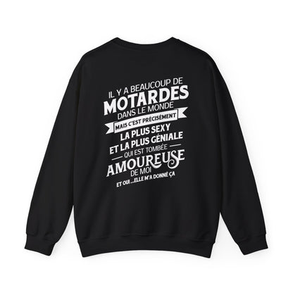 Il y a beacoup de motardes dans le monde mais c’est précisément la plus sexy et la plus géniale qui est tombée amoureuse de moi