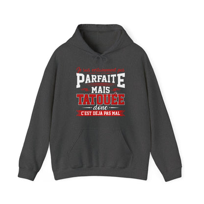 Je suis certainement pas parfaite mais tatouée donc c'est déjà pas mal