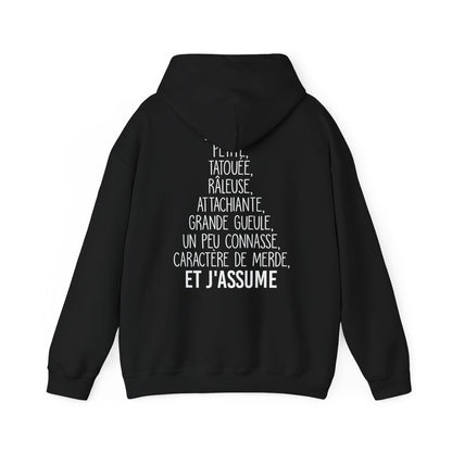 Je suis petite, tatouée, râleuse, attachiante, grande gueule, un peu connasse et j'assume
