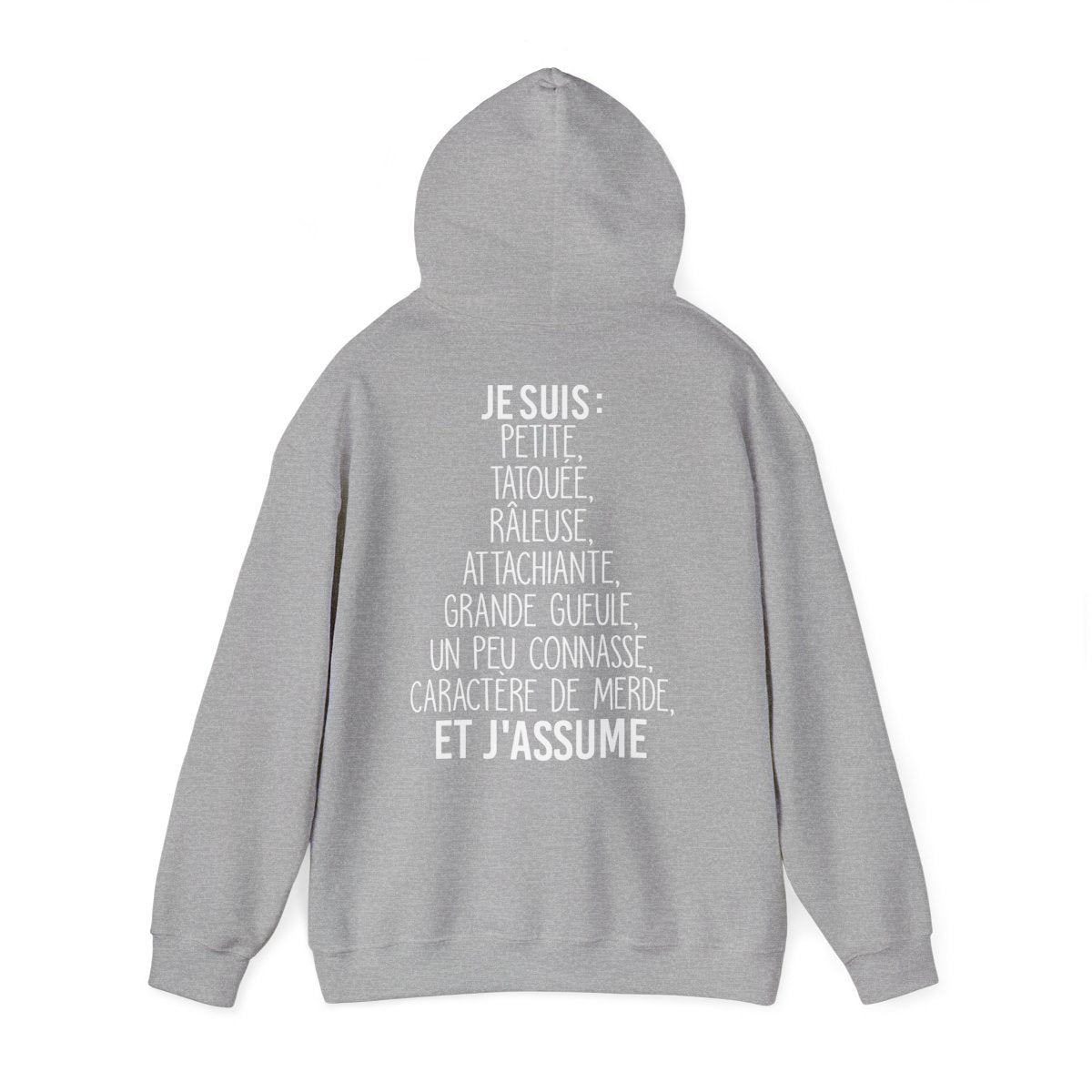 Je suis petite, tatouée, râleuse, attachiante, grande gueule, un peu connasse et j'assume