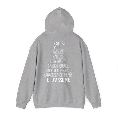 Je suis petite, tatouée, râleuse, attachiante, grande gueule, un peu connasse et j'assume