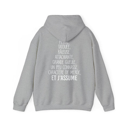 Je suis petite, tatouée, râleuse, attachiante, grande gueule, un peu connasse et j'assume