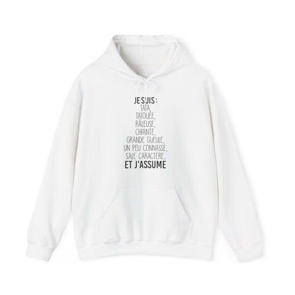 Je suis tata, tatouée, attachiante, grande gueule, beaucoup connasse, sale caractère et j'assume